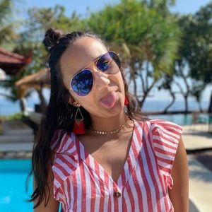 Meet your Posher, Alexis